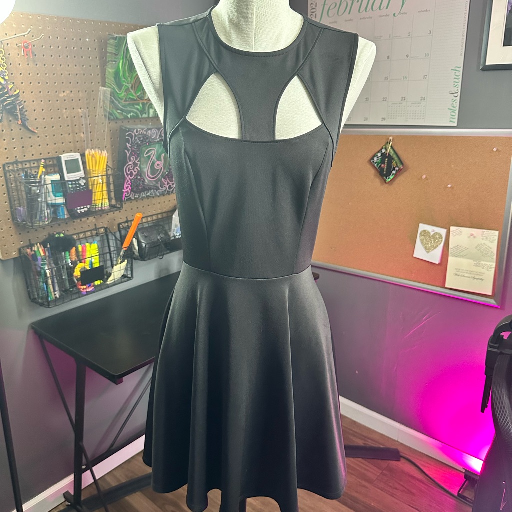 Guess Cut Out Flare Dress In Black Sz M
